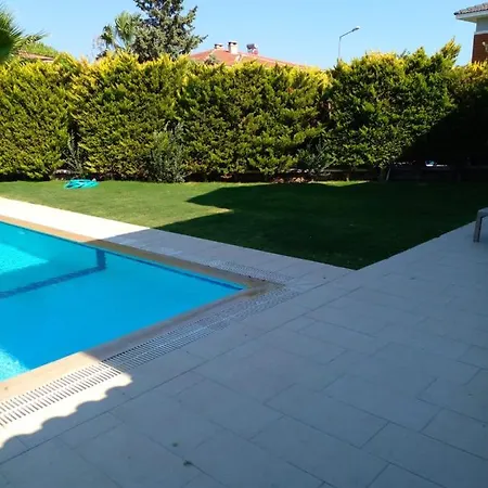 Luxury 3 Bedrooms Swimming Pool Hotel *